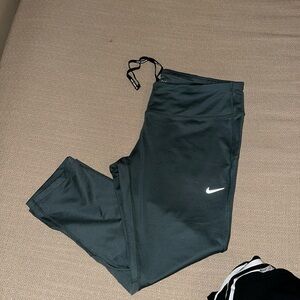 Nike cropped leggings
